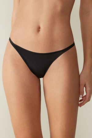 Intimissimi String with Ultralight Microfiber Straps Zwart | BEJZR47487